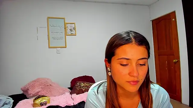 Snapshot of Ana__Pink chatting on October 4, 12:30 am Ana  Pink online show from October 4, 12:30 am