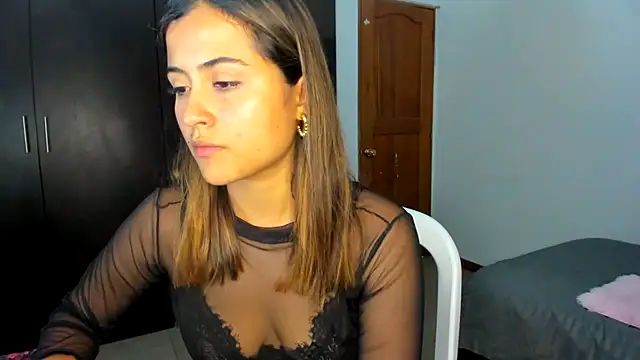 Snapshot of Ana__Pink chatting on October 24, 11:45 pm Ana  Pink online show from October 24, 11:45 pm