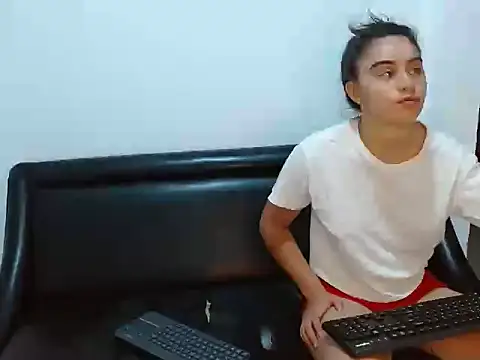 Cristalll 0925 online show from October 14, 11:05 pm