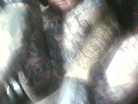 Snapshot of object857 chatting on October 23, 10:03 am object857 online show from October 23, 10:03 am