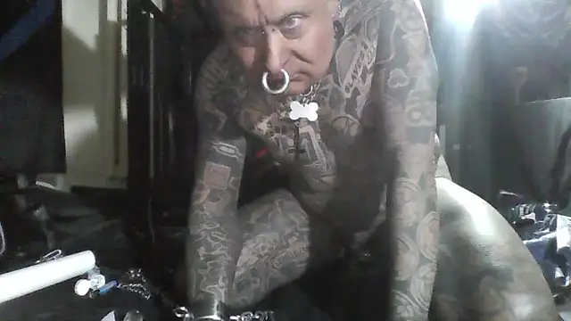 Snapshot of object857 chatting on February 7, 11:14 am object857 online show from February 7, 11:14 am