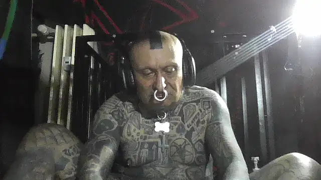 Snapshot of object857 chatting on February 11, 9:09 pm object857 online show from February 11, 9:09 pm