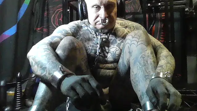 Snapshot of object857 chatting on February 15, 8:05 pm object857 online show from February 15, 8:05 pm