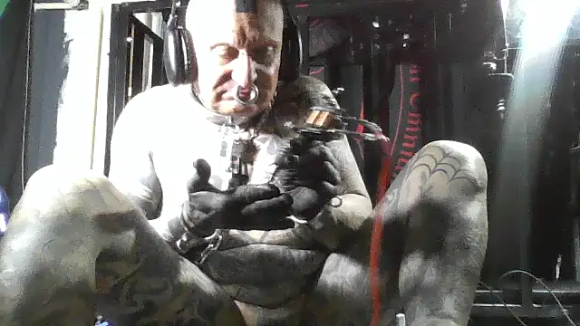 Snapshot of object857 chatting on February 17, 8:04 pm object857 online show from February 17, 8:04 pm