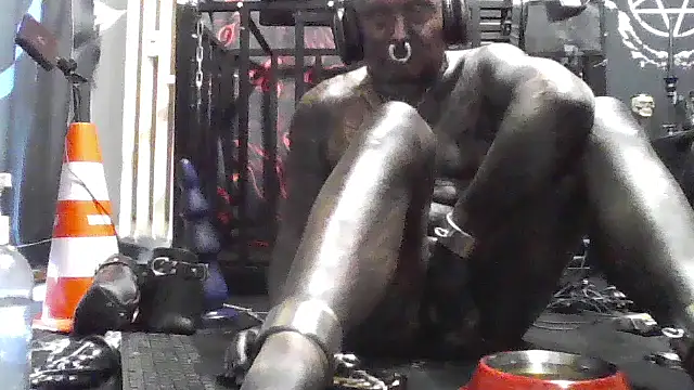 Snapshot of object857 chatting on February 25, 8:57 am object857 online show from February 25, 8:57 am