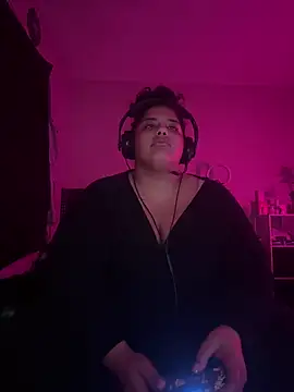 Snapshot of 1n0nlythroat chatting on February 7, 8:51 am 1n0nlythroat online show from February 7, 8:51 am