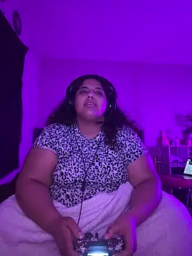 Snapshot of 1n0nlythroat chatting on February 8, 9:02 am 1n0nlythroat online show from February 8, 9:02 am