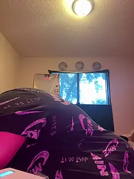 Snapshot of 1n0nlythroat chatting on February 9, 9:30 pm 1n0nlythroat online show from February 9, 9:30 pm