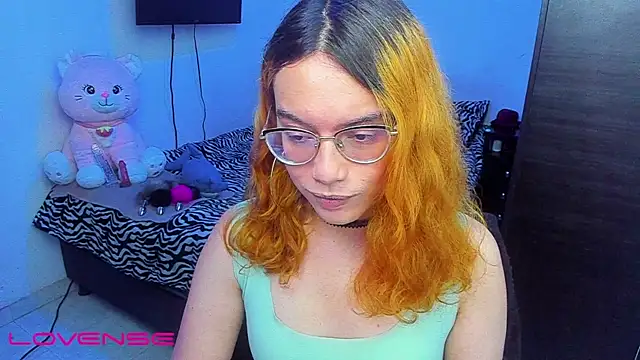 Snapshot of lillykittyy chatting on October 17, 11:40 pm lillykittyy online show from October 17, 11:40 pm