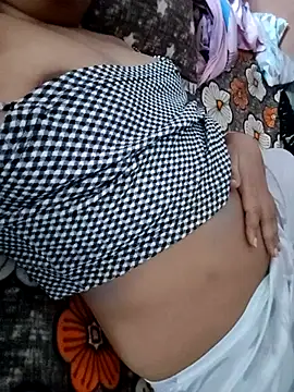 Snapshot of USER-MAYA chatting on September 10, 6:46 am USER-MAYA online show from September 10, 6:46 am