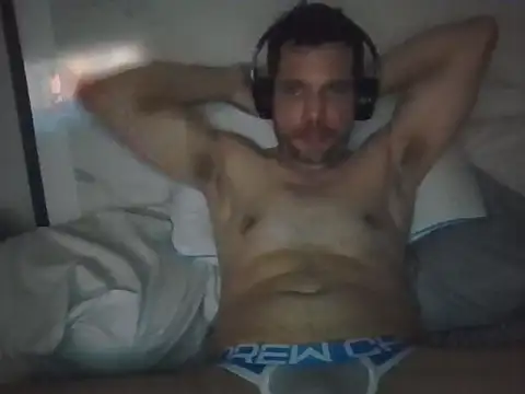 Snapshot of cloudsnfun chatting on April 5, 9:39 am cloudsnfun online show from April 5, 9:39 am