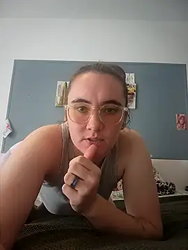 AndHerXO online show from February 13, 12:45 pm