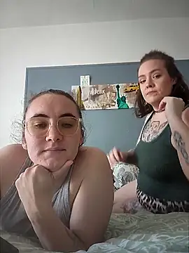 AndHerXO online show from March 19, 12:20 pm