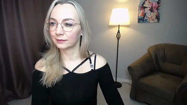 Ava Elior online show from January 7, 9:45 am