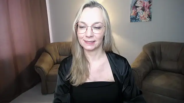 Snapshot of Ava_Elior chatting on July 6, 3:03 pm Ava Elior online show from July 6, 3:03 pm