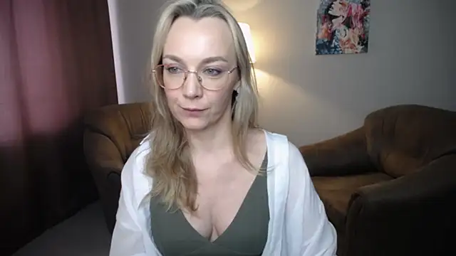 Snapshot of Ava_Elior chatting on July 10, 12:19 pm Ava Elior online show from July 10, 12:19 pm