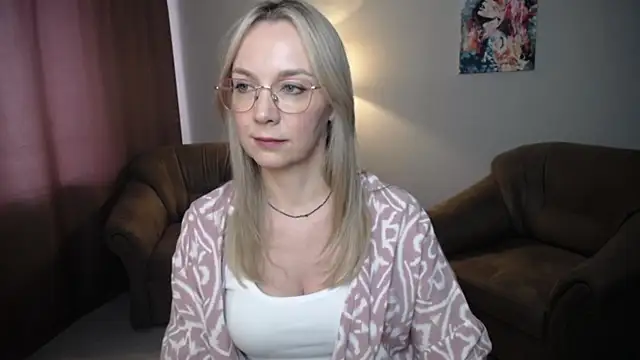 Snapshot of Ava_Elior chatting on July 15, 11:48 am Ava Elior online show from July 15, 11:48 am
