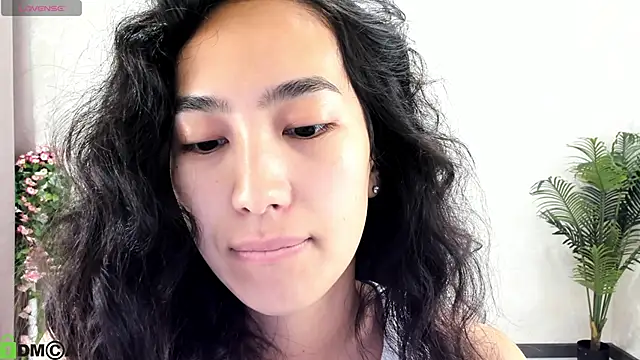 Snapshot of FlirtyAura chatting on October 9, 1:47 am FlirtyAura online show from October 9, 1:47 am