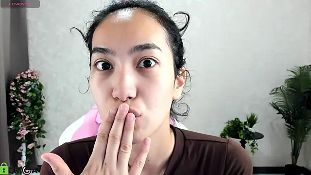 Snapshot of FlirtyAura chatting on October 24, 1:46 am FlirtyAura online show from October 24, 1:46 am