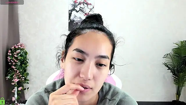 Snapshot of FlirtyAura chatting on October 28, 3:21 am FlirtyAura online show from October 28, 3:21 am