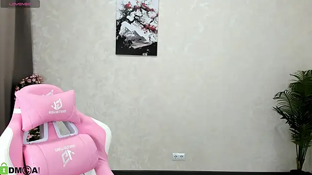 Snapshot of FlirtyAura chatting on October 30, 12:56 am FlirtyAura online show from October 30, 12:56 am