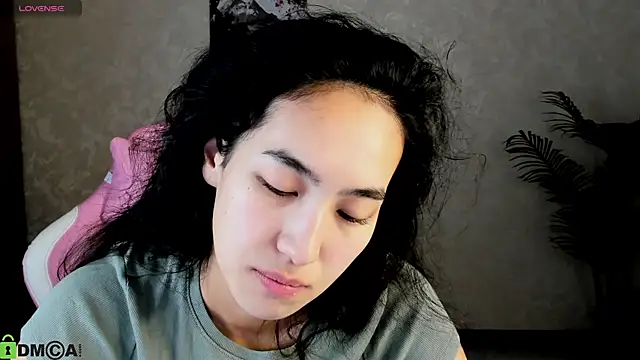 Snapshot of FlirtyAura chatting on November 18, 12:49 am FlirtyAura online show from November 18, 12:49 am