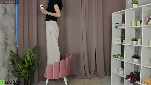 Snapshot of FlirtyAura chatting on May 12, 11:40 am FlirtyAura online show from May 12, 11:40 am