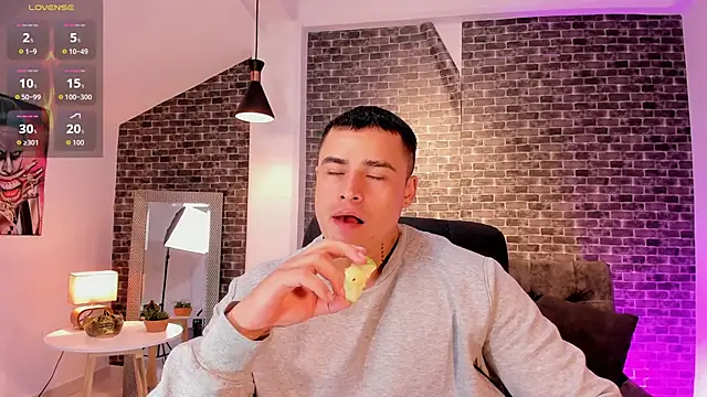 connorsmiith online show from October 9, 11:30 am