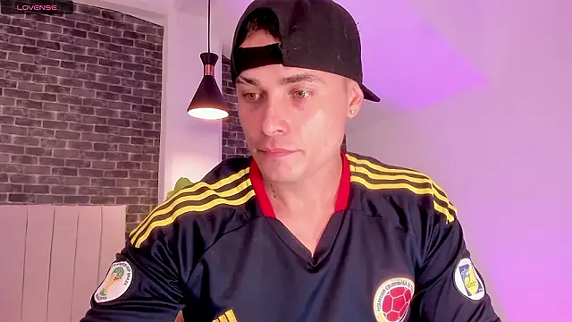 connorsmiith online show from March 11, 3:51 pm