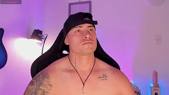 connorsmiith online show from June 3, 2:33 pm