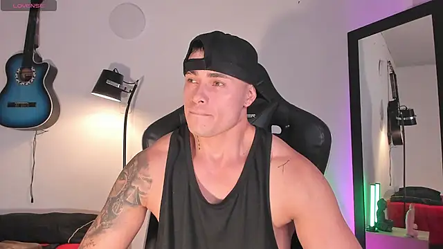 Snapshot of connorsmiith chatting on June 27, 12:48 am connorsmiith online show from June 27, 12:48 am