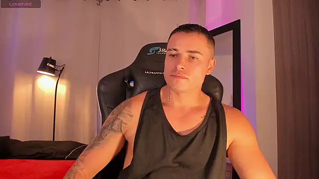 Snapshot of connorsmiith chatting on July 5, 4:19 am connorsmiith online show from July 5, 4:19 am