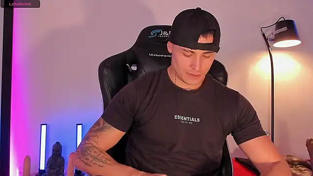 Snapshot of connorsmiith chatting on July 6, 12:46 pm connorsmiith online show from July 6, 12:46 pm
