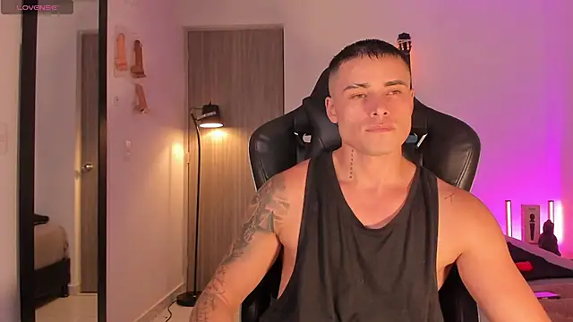 Snapshot of connorsmiith chatting on July 8, 2:05 am connorsmiith online show from July 8, 2:05 am