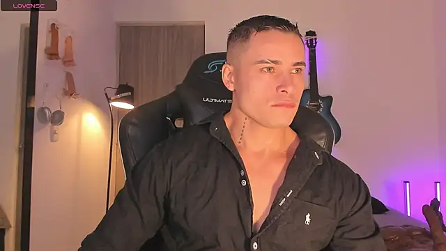 Snapshot of connorsmiith chatting on July 11, 12:41 pm connorsmiith online show from July 11, 12:41 pm