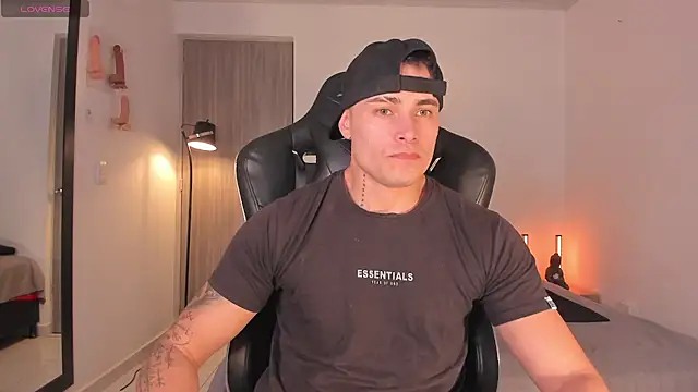 Snapshot of connorsmiith chatting on July 13, 12:13 am connorsmiith online show from July 13, 12:13 am