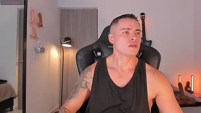 Snapshot of connorsmiith chatting on July 15, 4:23 pm connorsmiith online show from July 15, 4:23 pm