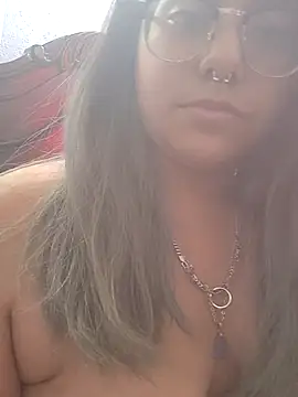 Lovelyrainn online show from November 10, 9:47 pm