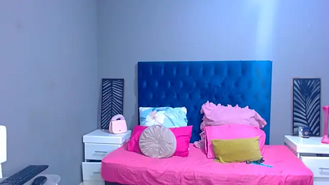 Snapshot of BarbieDoll21 chatting on September 20, 9:27 pm BarbieDoll21 online show from September 20, 9:27 pm