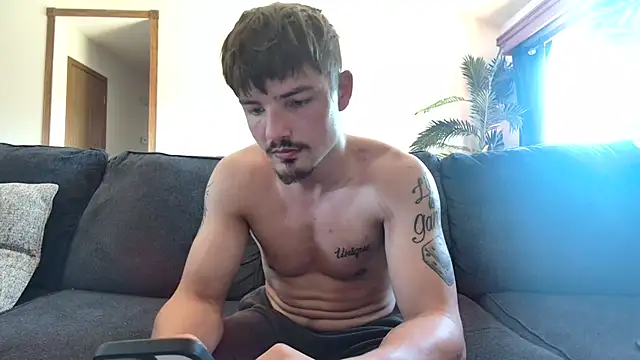 derekmontana2 online show from June 14, 8:44 pm