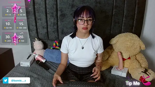 Littlee Bunny  online show from October 7, 10:56 am