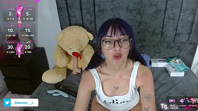 Littlee Bunny  online show from October 15, 10:37 am