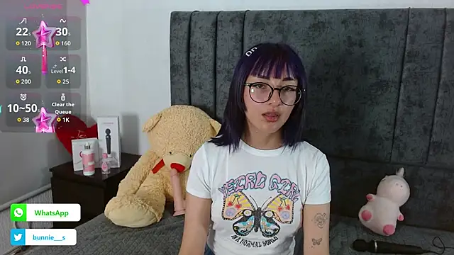 Littlee Bunny  online show from October 27, 10:41 am