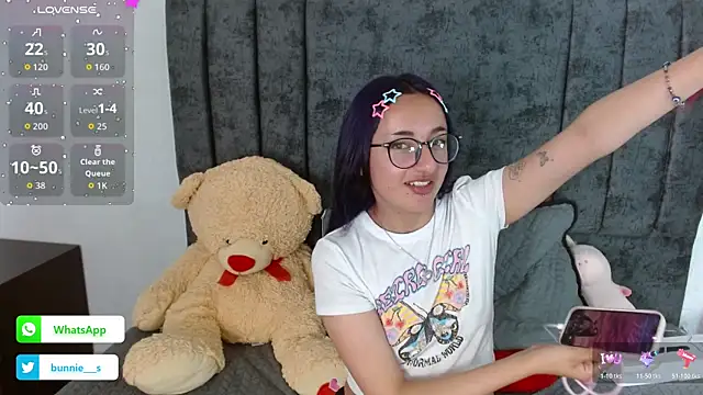 Littlee Bunny  online show from November 10, 12:59 pm