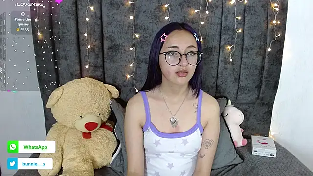 Littlee Bunny  online show from November 11, 10:48 am