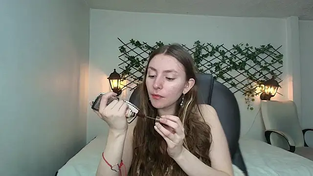 velvet  moon online show from April 14, 12:16 am