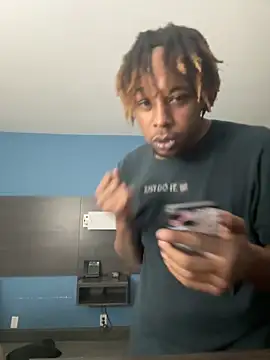 Snapshot of BigMfLuther chatting on December 23, 5:38 am BigMfLuther online show from December 23, 5:38 am