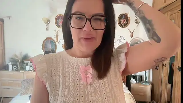 Snapshot of _Melia_ chatting on May 26, 6:09 am Melia online show from May 26, 6:09 am