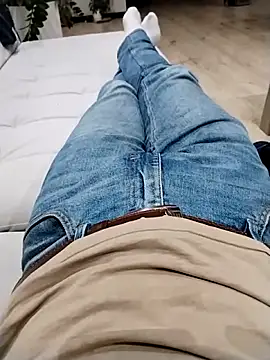 Snapshot of Pio185 chatting on November 18, 10:03 pm Pio185 online show from November 18, 10:03 pm