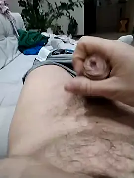 Snapshot of Pio185 chatting on December 4, 8:50 pm Pio185 online show from December 4, 8:50 pm